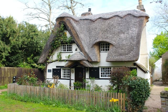 Why Is Thatched Cottage Insurance Expensive? Brokers Explain